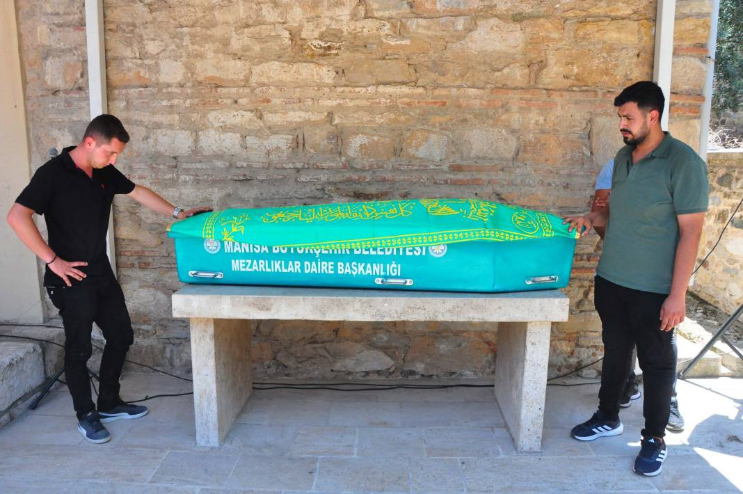 Gabar Dağı'nda ölen mühendise son veda! Petrol sahasında sondaj kulesi devrilmişti - Resim: 20